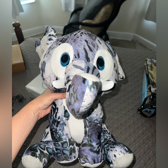 Elephant plushie - Picture 4 of 5